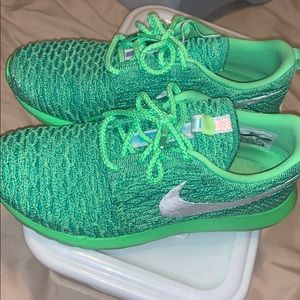 Nike Flyknit Roshe